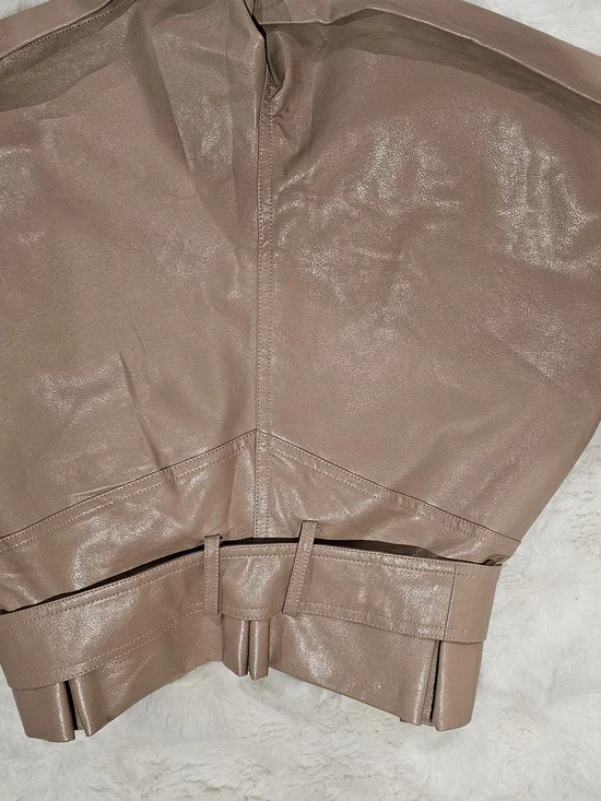 Karie Faux Leather Paperbag Waist Shorts NWT Taupe Belted Size Medium - Picture 4 of 6